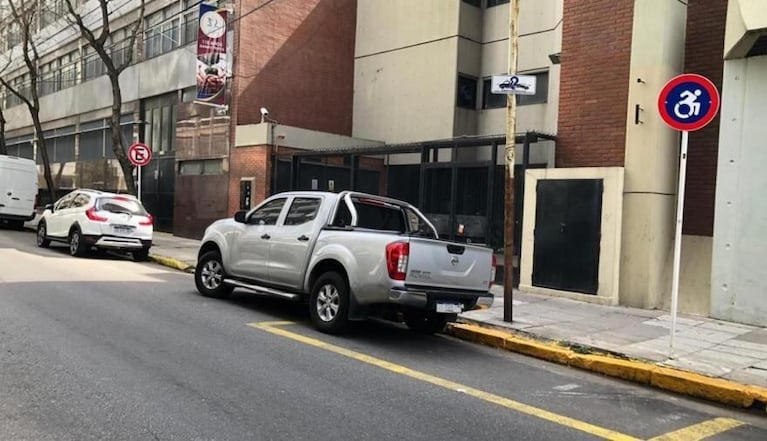 Comienzan las multas por el botón de denuncia por mal estacionamiento.
