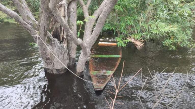 Comió pescado crudo y luchó contra buitres para sobrevivir tras la muerte de su esposo