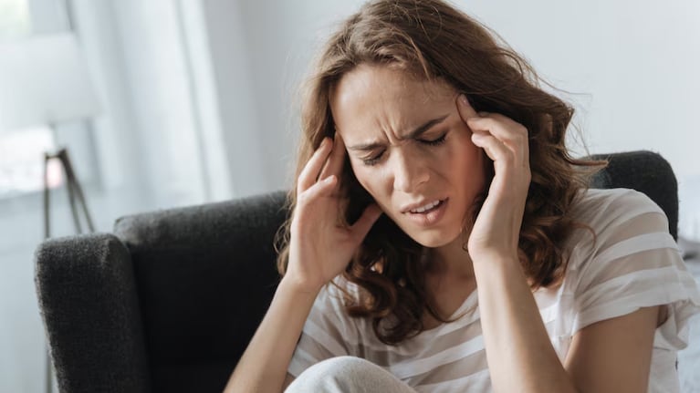 Cómo influye la automedicación en las personas que sufren migraña. (Foto: AdobeStock)