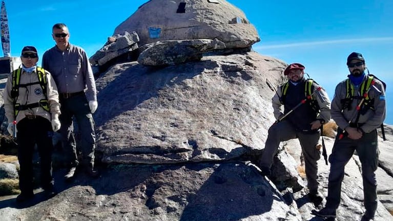 Cómo quedó la cima del Champaquí tras el acto de vandalismo