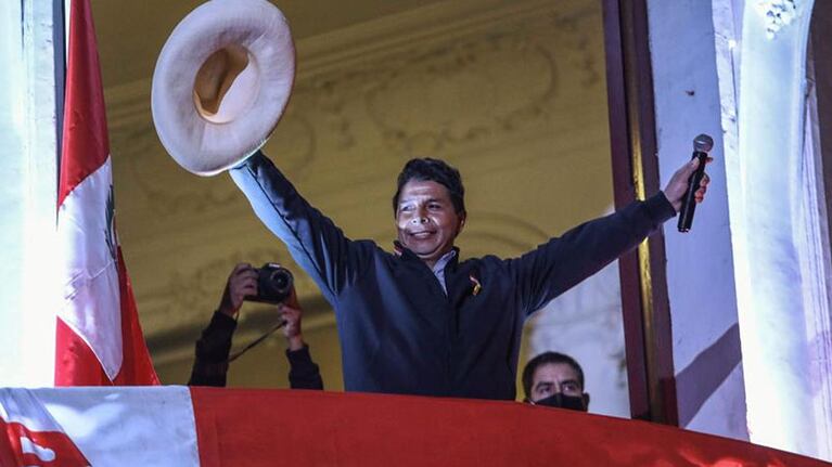 Complicaciones para Castillo en Perú.