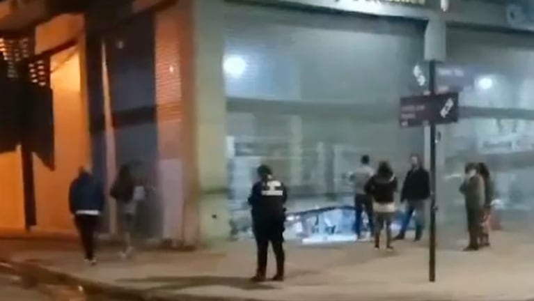 Complicada noche por ataques a comercios en Córdoba.