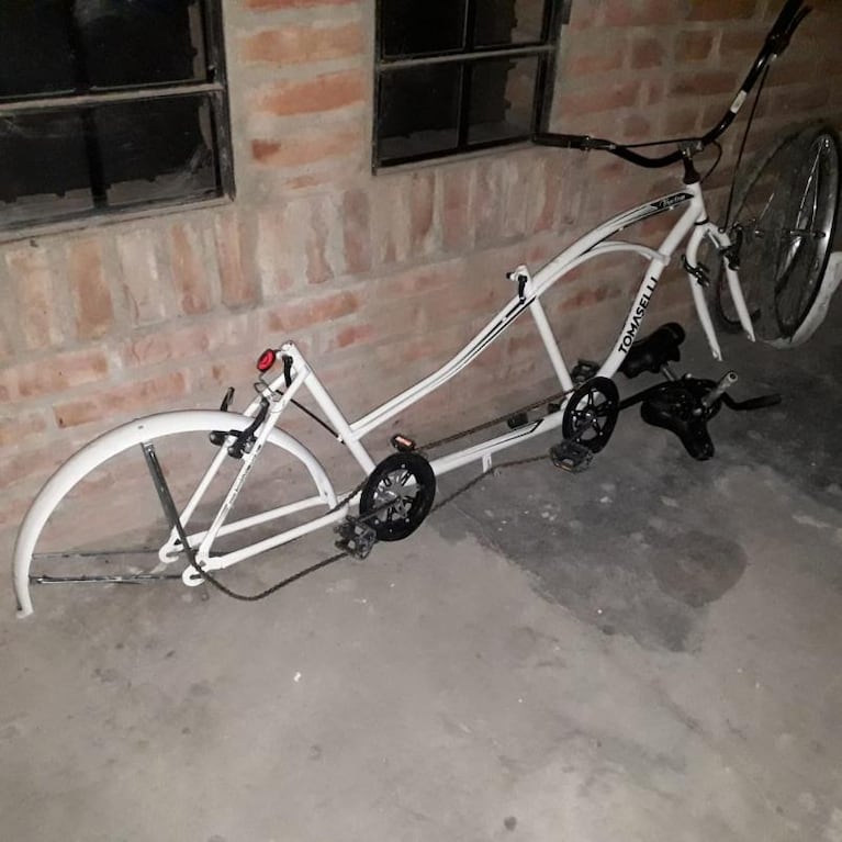 Compró una bici doble para llevar a su amigo ciego y se la robaron