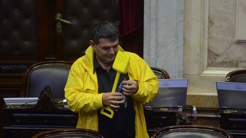 Con 190 diputados presentes, la oposición intentan quebrar el aumento de la luz y el gas.