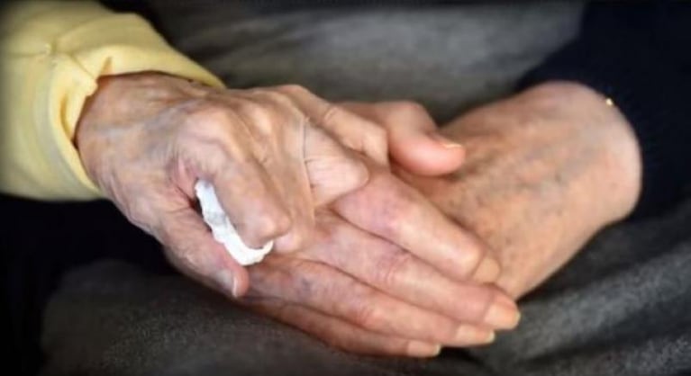 Con 98 años se mudó al geriátrico para cuidar a su hijo de 80