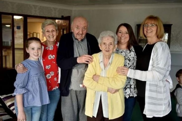 Con 98 años se mudó al geriátrico para cuidar a su hijo de 80