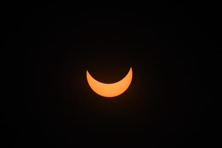 Con cámara profesional, así se vio el eclipse desde Carlos Paz.
