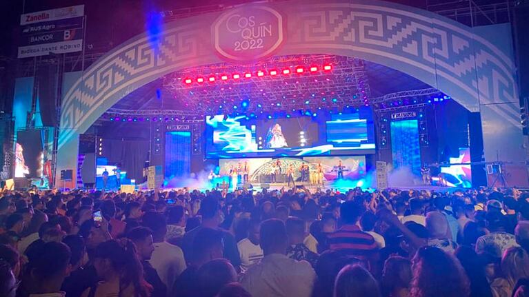 Con entradas agotadas, comenzó la fiesta en Cosquín.