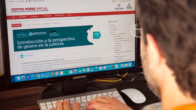 Con imágenes porno, hackearon una conferencia de Ciberdelitos del Poder Judicial