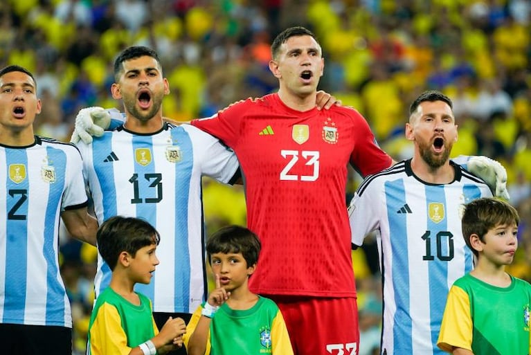 Con incidentes en la previa, Argentina empata el clásico ante Brasil