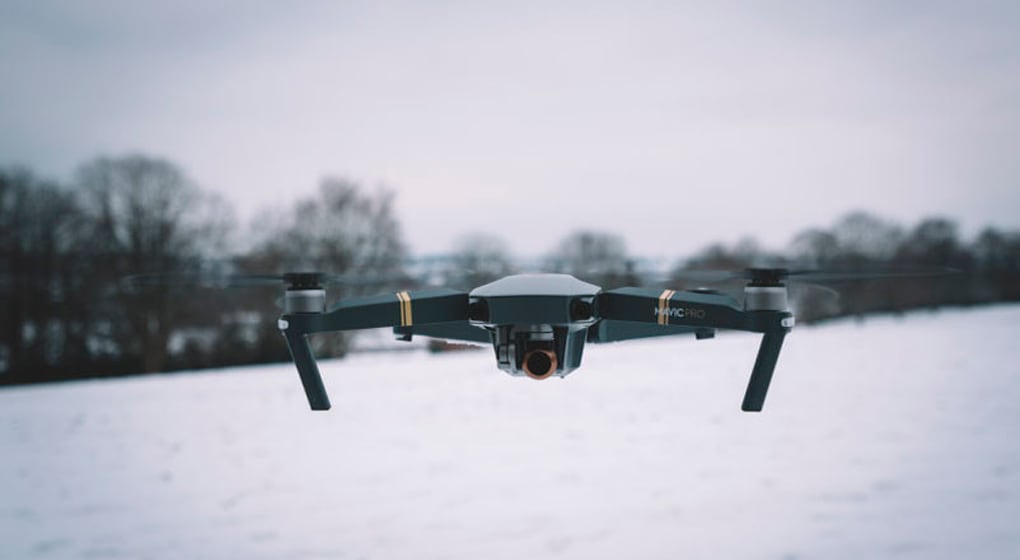 Con la ayuda de un dron ayudaron a rescatar al alpinista.