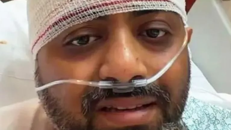 Con la cabeza vendada y tubos en la nariz, el piloto se quebró al recordar el incidente.