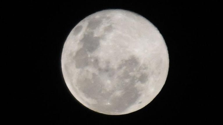 Con la noche más larga y una luna inédita, arrancó el invierno