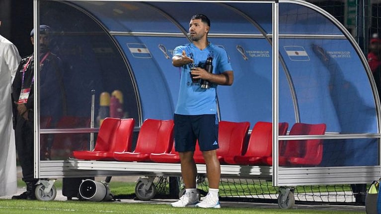 Con la visita del Kun Agüero y Di María a la par del grupo, la Selección entrenó pensando en Francia