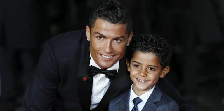 Con los genes del padre: el hijo de Ronaldo hizo un golazo