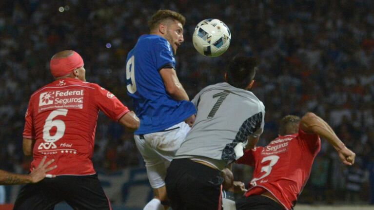Con polémicas, la "T" se lo empató a la Gloria y mantuvo el invicto. Foto: Lucio Casalla / ElDoce.tv