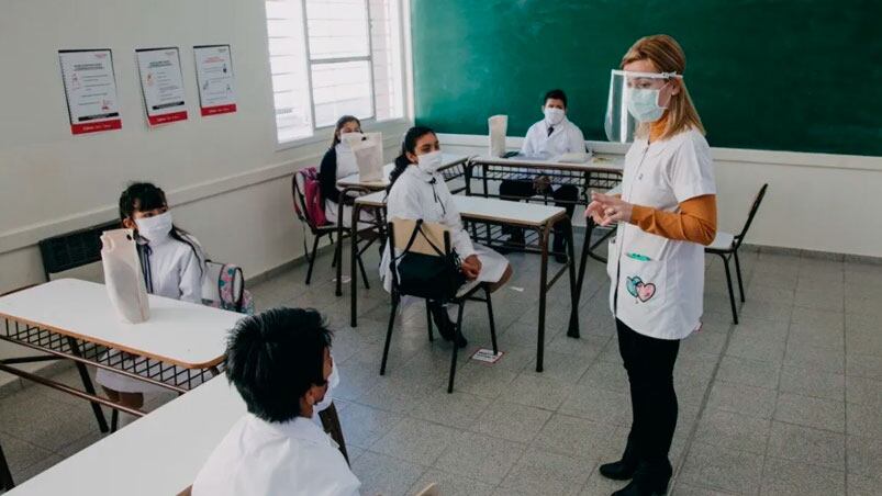 Con protocolos y de manera escalonada, algunos distritos planean un regreso a clases presenciales.