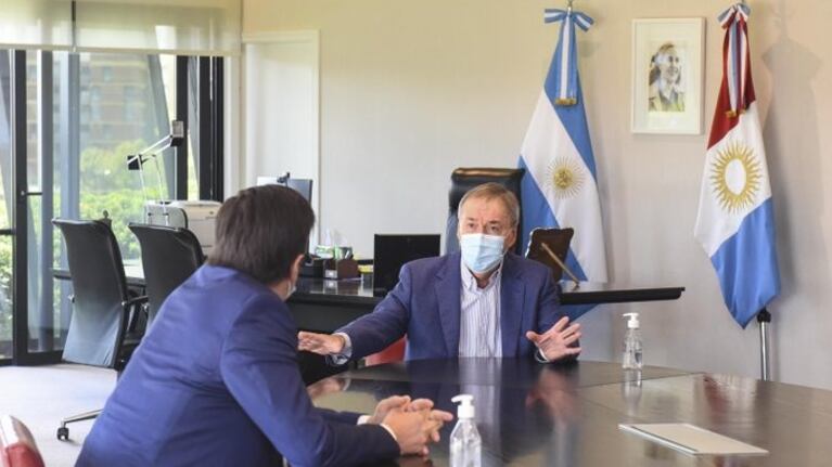 Con todos los protocolos, Schiaretti recibió a Trotta.