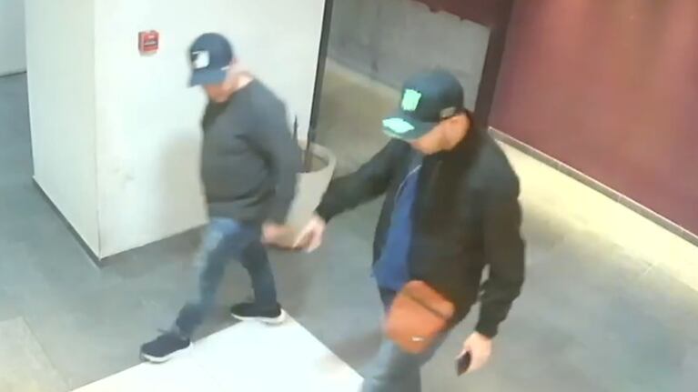 Con un falso pin entraron a robar a un edificio de barrio General Paz. (imagen: captura de video).