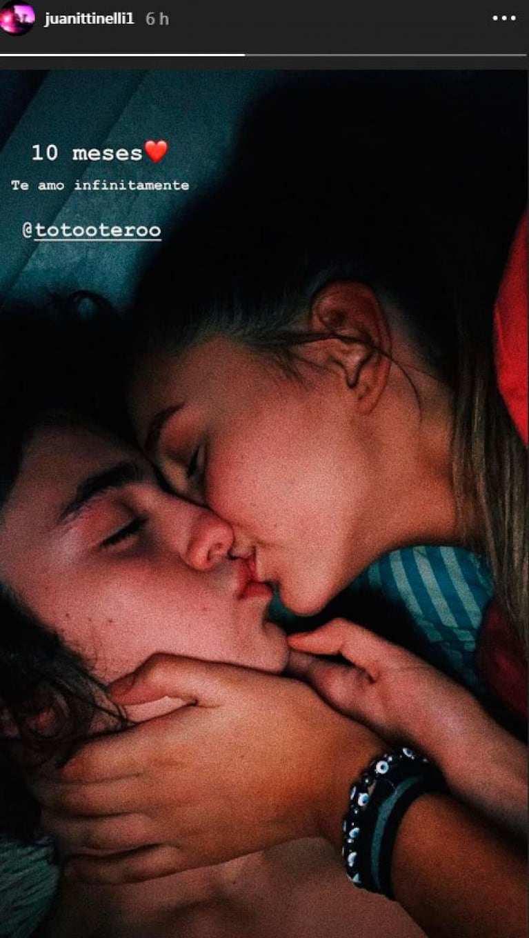 Con un gran beso, Juanita Tinelli y Toto Otero sellaron su amor