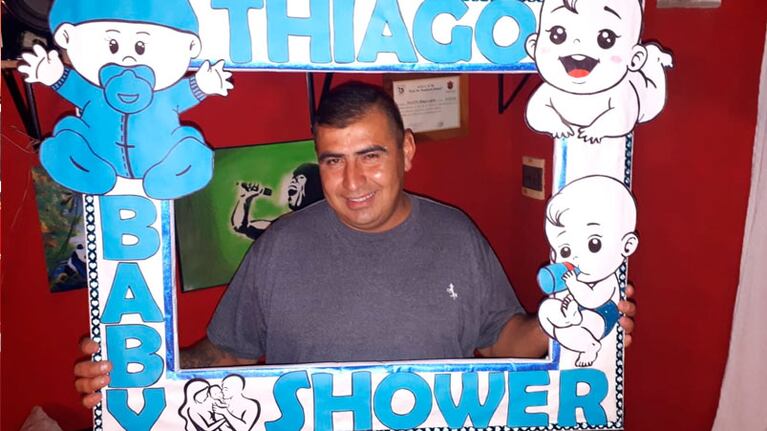 Con una sonrisa de oreja a oreja, Fernando espera a su primer nieto: Thiago.