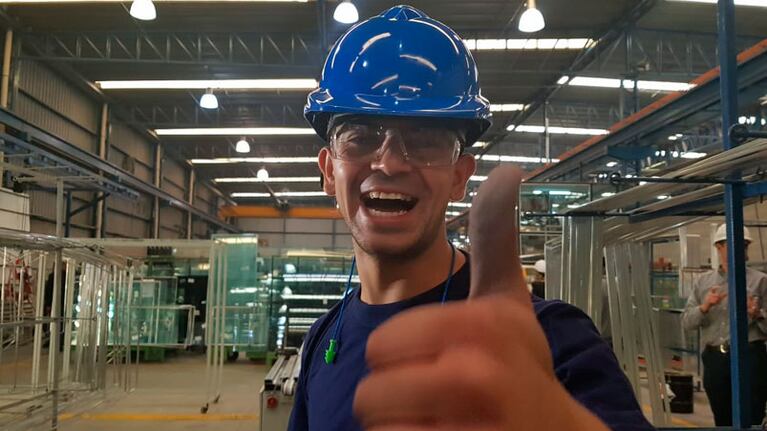 Con una sonrisa gigante, Carlos Duarte ya se puso manos a la obra.
