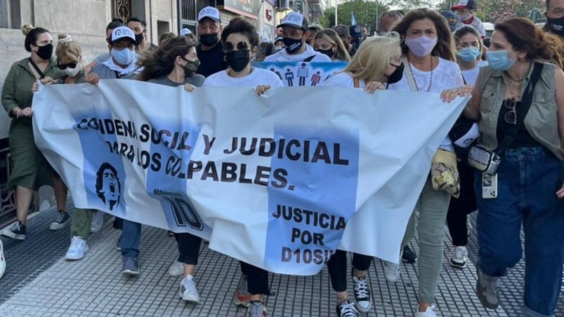 “Condena social y justicia para los culpables”, decía la bandera de las familiares.