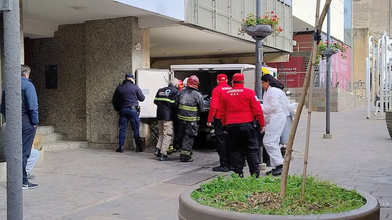 Confirman cómo se originó el incendio en el edificio del centro: la situación de la inquilina imputada