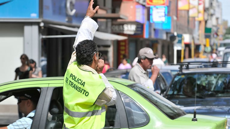 Conflicto entre el Suoem y el gobernador Martín Llaryora por los inspectores municipales.