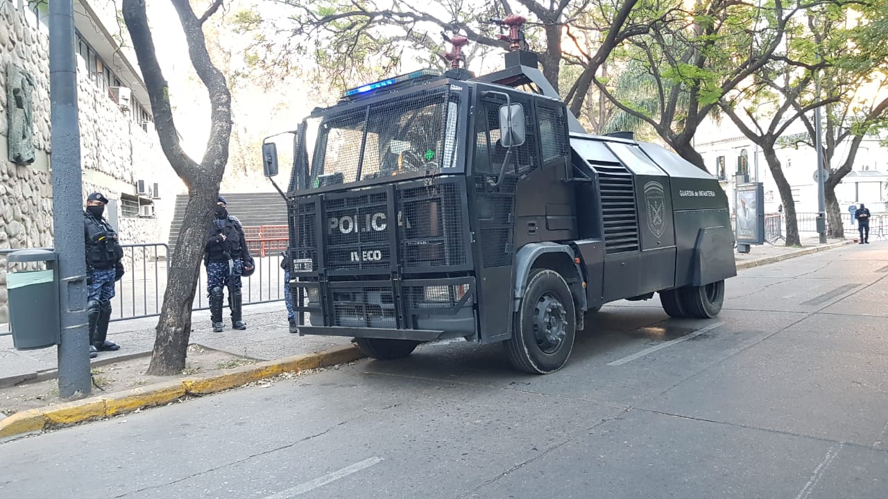 Conflicto municipal: el operativo en medio de la tensión por otra marcha del SUOEM. / Foto: El Doce