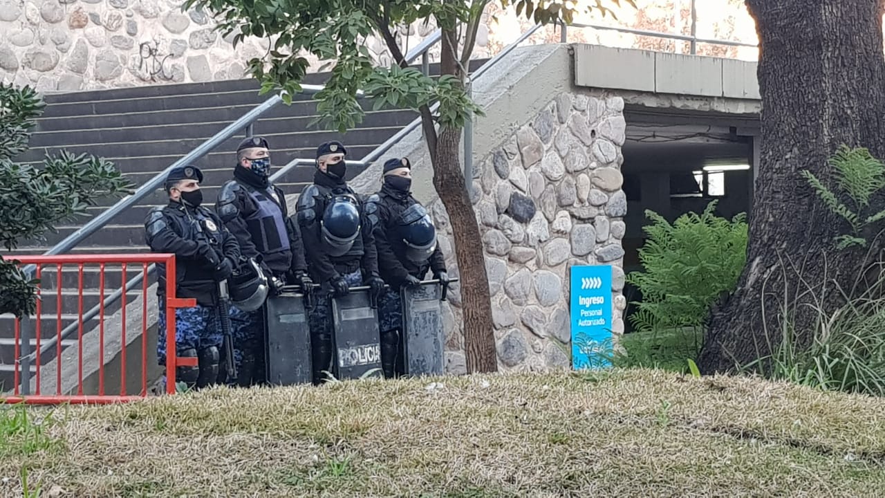 Conflicto municipal: el operativo en medio de la tensión por otra marcha del SUOEM. / Foto: El Doce