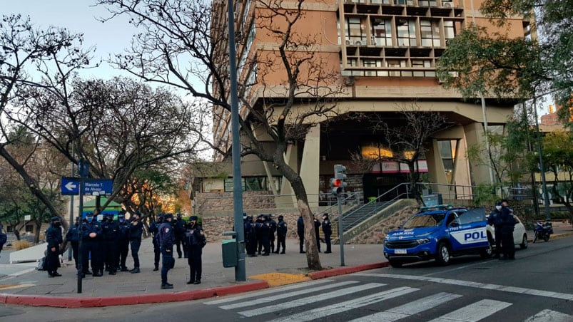 Conflicto municipal: el operativo en medio de la tensión por otra marcha del SUOEM. / Foto: El Doce