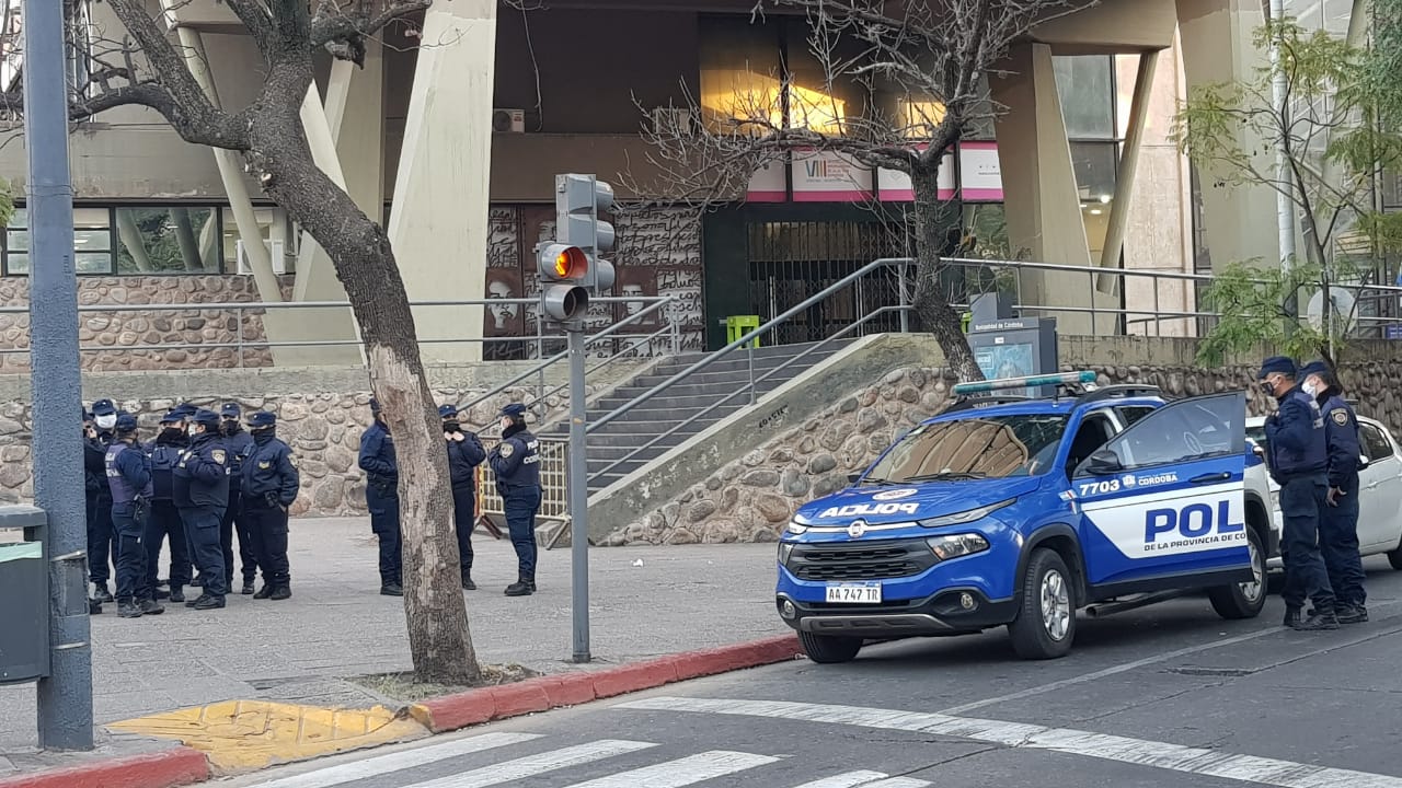 Conflicto municipal: el operativo en medio de la tensión por otra marcha del SUOEM. / Foto: El Doce