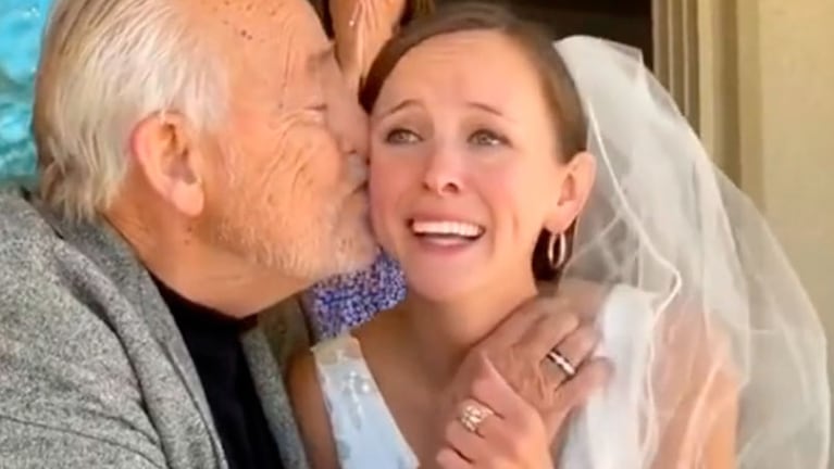 Conmovedor video de un hombre con Alzhemier que reconoció a su hija el día de su boda