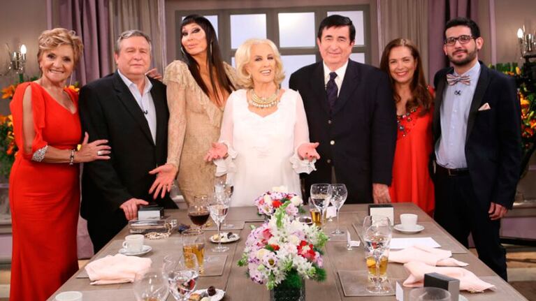 Consuelo Peppino se sentó a la mesa de Mirtha Legrand.