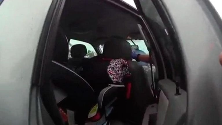 Consumieron heroína mientras conducían con sus bebés a bordo