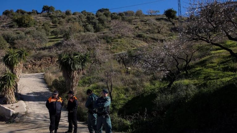 Continúa el rescate del niño de dos años que cayó en un pozo