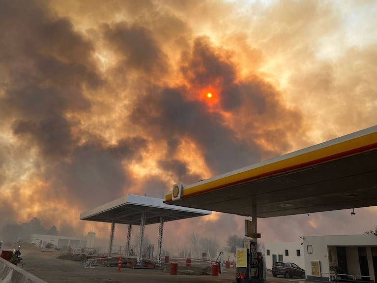 Controlaron el incendio en La Calera y está habilitada la autopista Córdoba - Carlos Paz