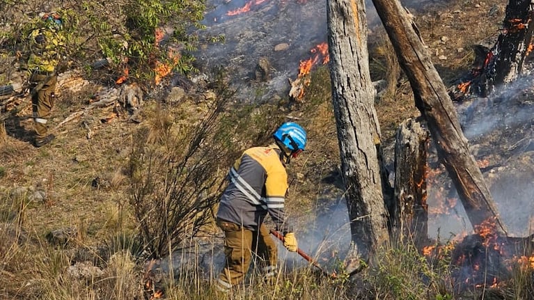 Contuvieron el incendio que encendió la alarma en las sierras de Córdoba