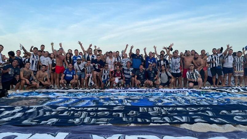 Copacabana se llenó de banderas de la T. 