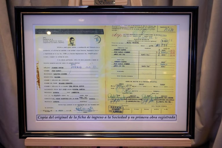 Copia certificada de su primera obra registrada.