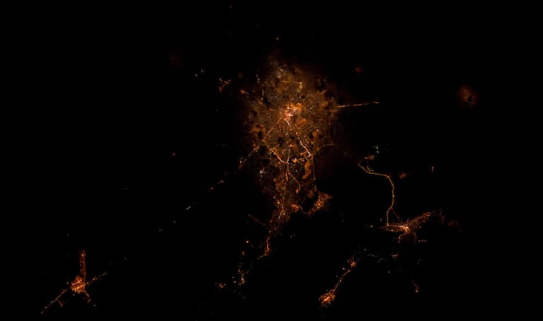 Córdoba de noche, desde la Estación Espacial Internacional.