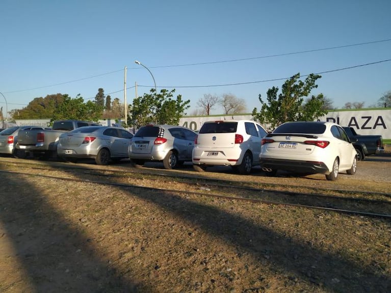 Córdoba: estacionaron sobre las vías para ver a Mau y Ricky y provocaron un caos