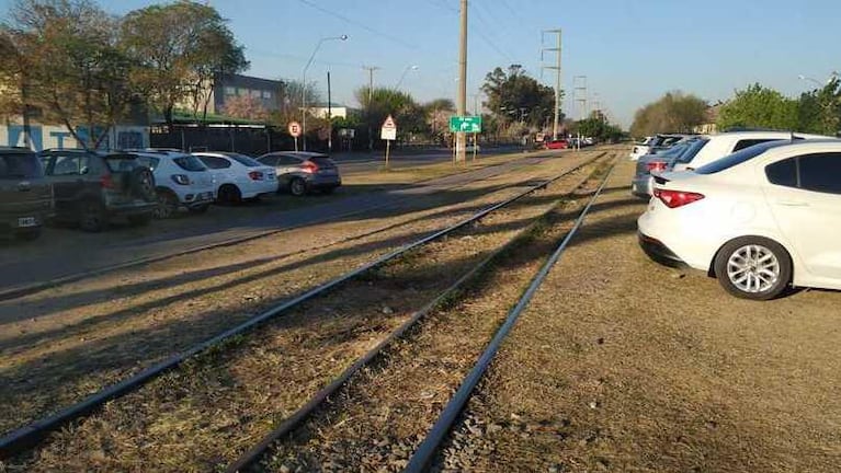 Córdoba: estacionaron sobre las vías para ver a Mau y Ricky y provocaron un caos