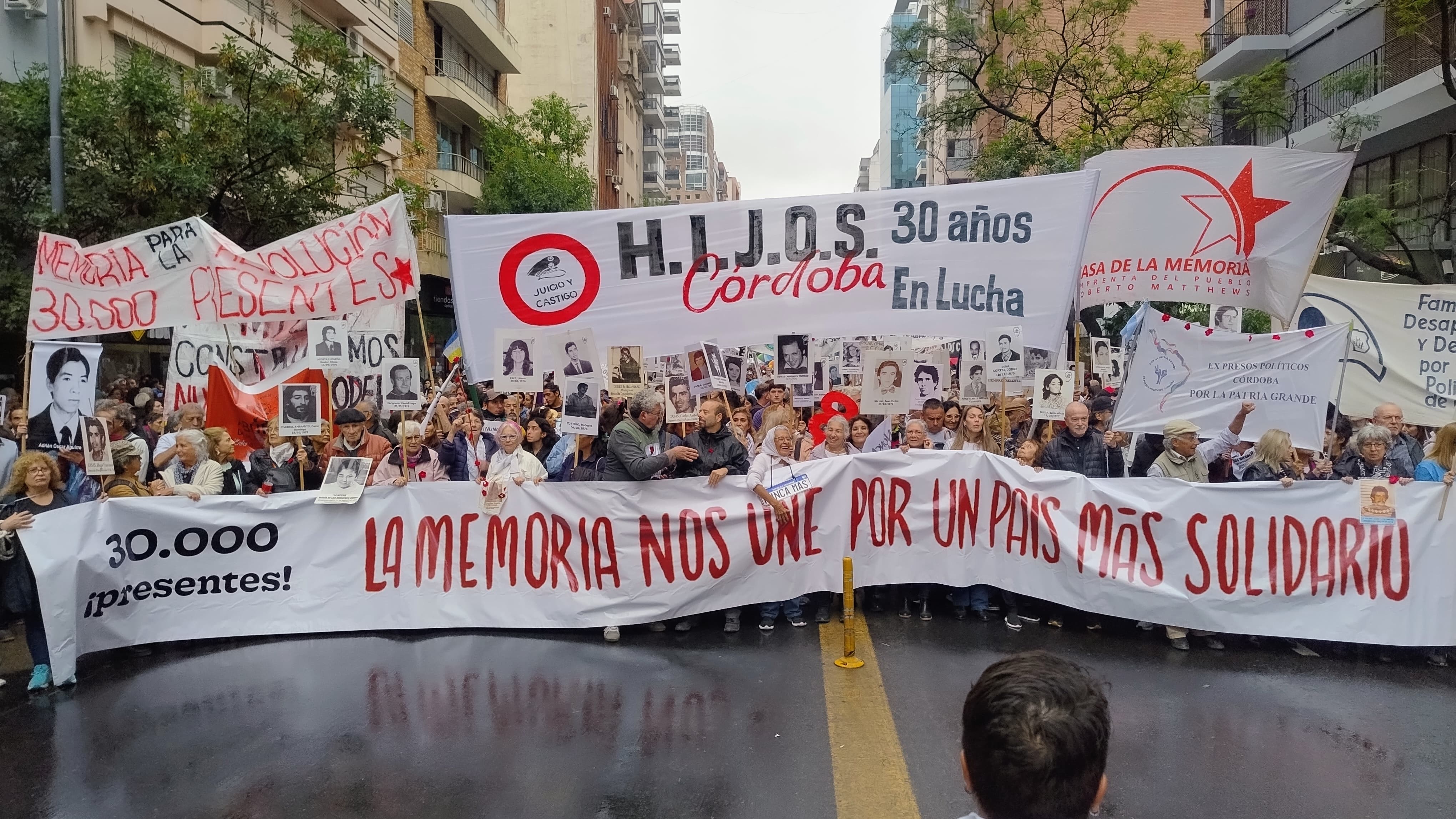Córdoba marchó por el día de la Memoria, la Verdad y la Justicia.