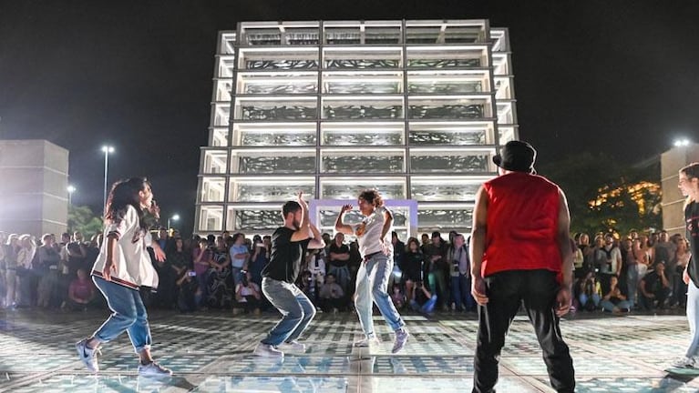 Córdoba: reinauguraron la Plaza España tras cinco años de obras