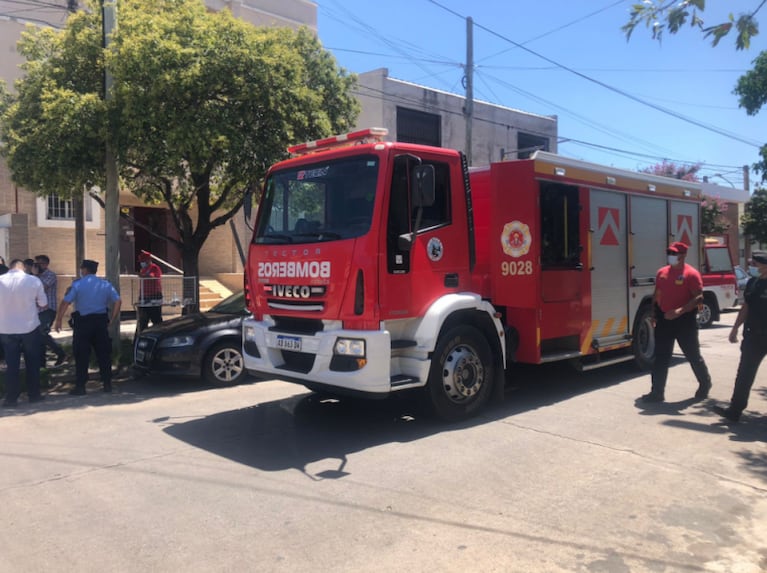 Córdoba: rescataron a dos chicos de un departamento en medio de las llamas