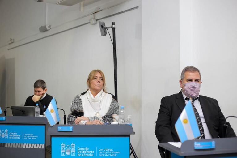 Córdoba sin colillas: aprobaron la prohibición de tirarlas en la vía pública