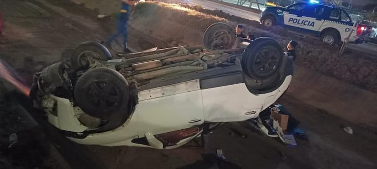 Córdoba: sufrieron un fuerte vuelco con el auto y después les robaron