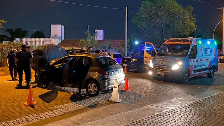 Córdoba: tres ladrones chocaron otro auto y se fugaron de la Policía
